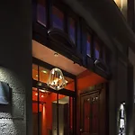 D - Hotel