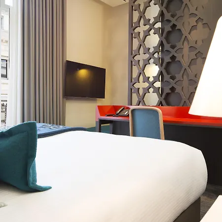 D - Hotel